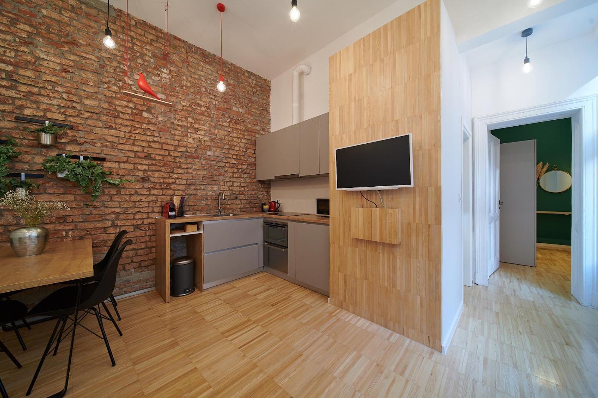 Brick And Birch Daire